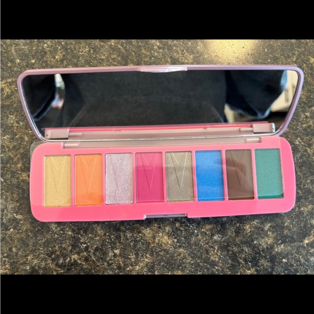 (FWP above $20) Makeup Revolution Brave Spirit Eyeshadow Palette Brand New